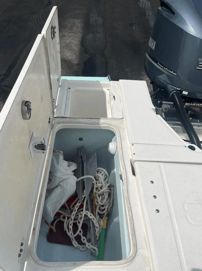 Slide: The Image of Robalo 246 Cayman 2019 - 14