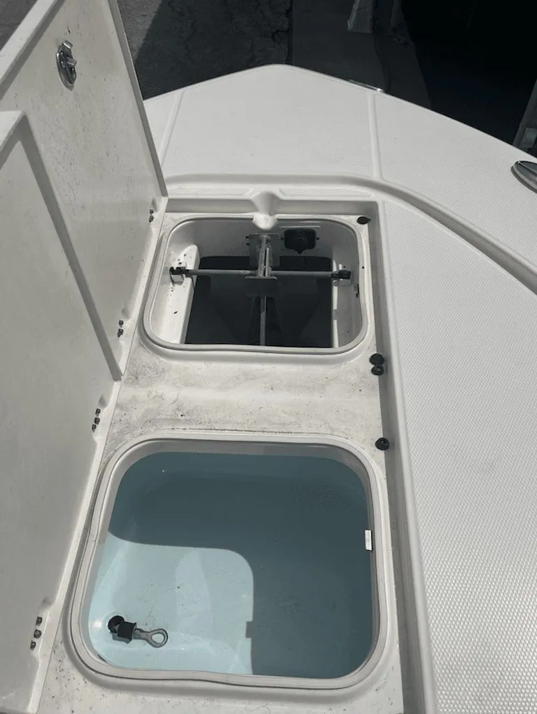 Slide: The Image of Robalo 246 Cayman 2019 - 17