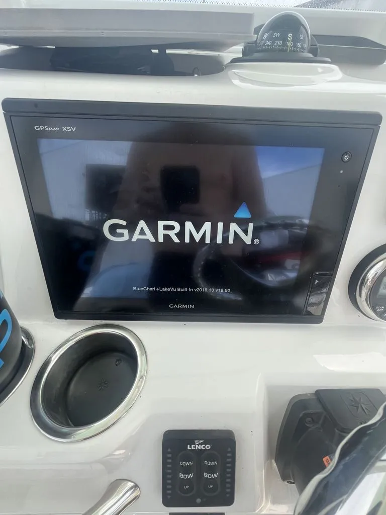 Slide: The Image of Robalo 246 Cayman 2019 - 19