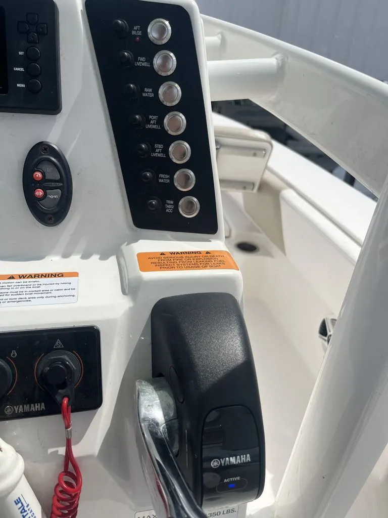 Slide: The Image of Robalo 246 Cayman 2019 - 21