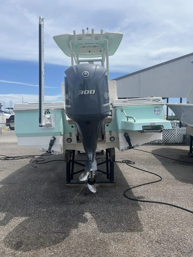 Slide: The Image of Robalo 246 Cayman 2019 - 24