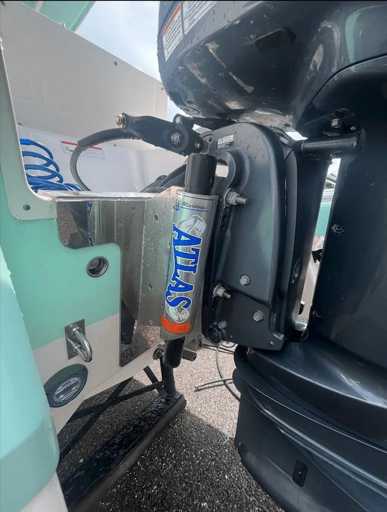 Slide: The Image of Robalo 246 Cayman 2019 - 25