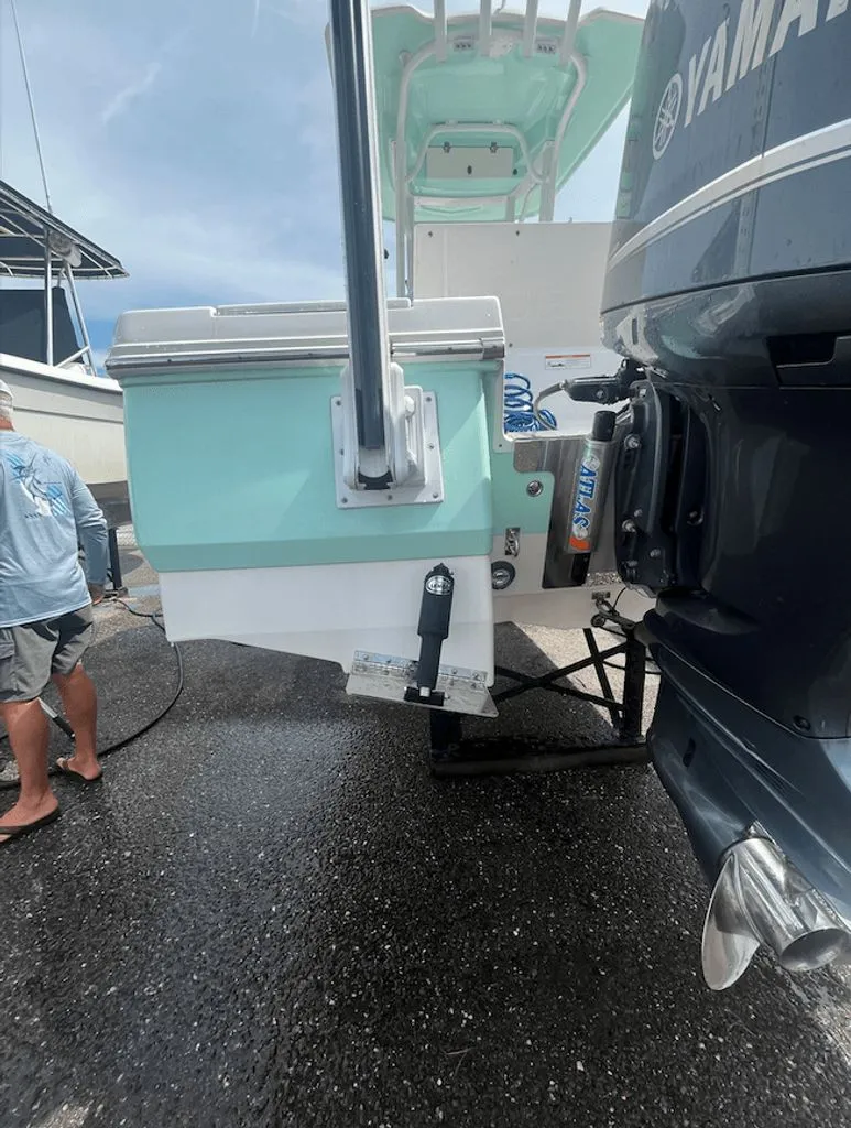 Slide: The Image of Robalo 246 Cayman 2019 - 26