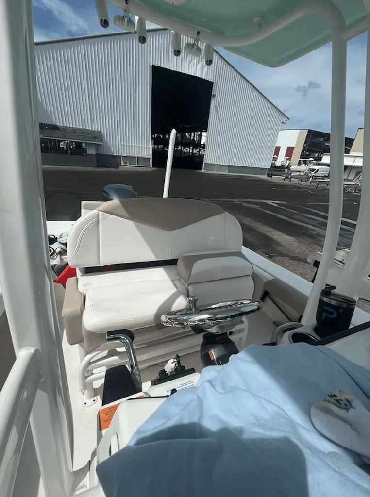 Slide: The Image of Robalo 246 Cayman 2019 - 7