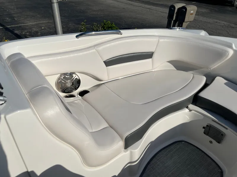 Slide: The Image of Chaparral 224 Sunesta 2016 - 12