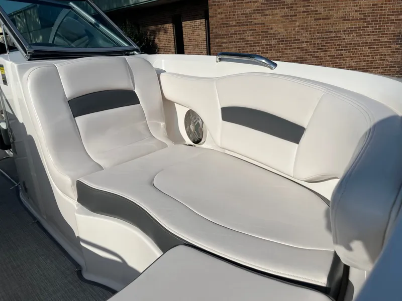 Slide: The Image of Chaparral 224 Sunesta 2016 - 13