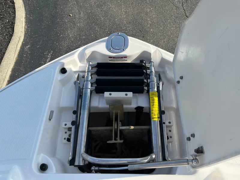 Slide: The Image of Chaparral 224 Sunesta 2016 - 15