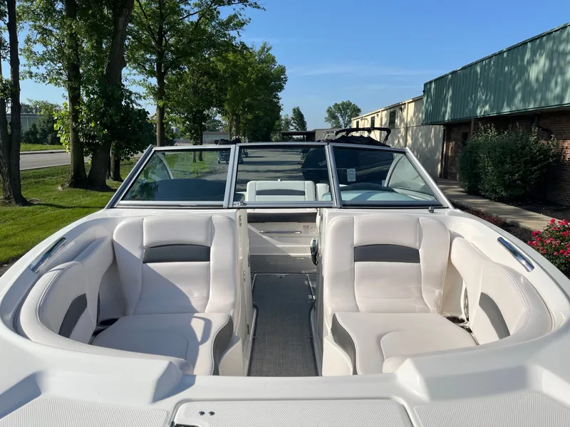 Slide: The Image of Chaparral 224 Sunesta 2016 - 18