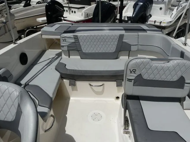 Slide: The Image of Bayliner VR6 Bowrider - Outboard 2022 - 11