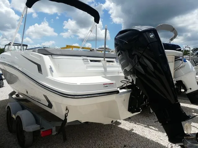 Slide: The Image of Bayliner VR6 Bowrider - Outboard 2022 - 3