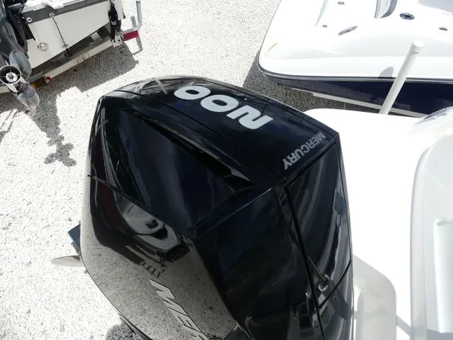 Slide: The Image of Bayliner VR6 Bowrider - Outboard 2022 - 5