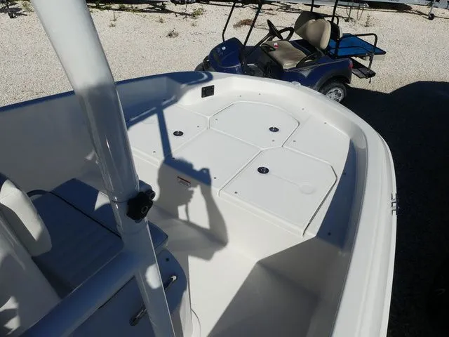 Slide: The Image of Bayliner Element F18 2020 - 11