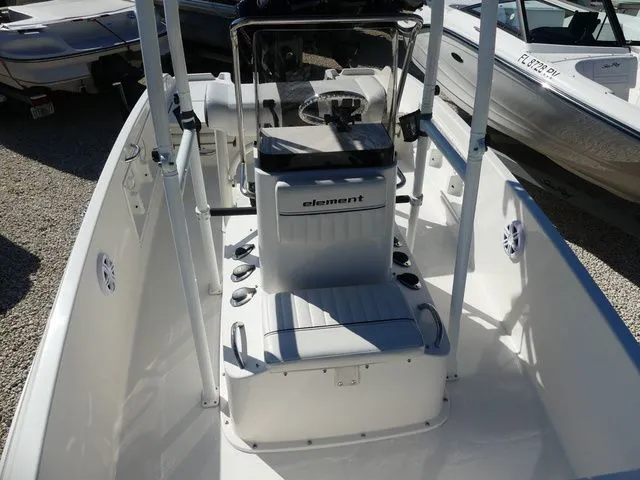 Slide: The Image of Bayliner Element F18 2020 - 12