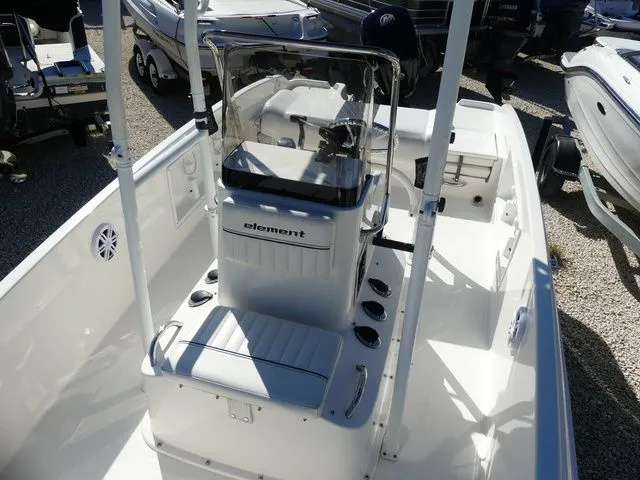 Slide: The Image of Bayliner Element F18 2020 - 14