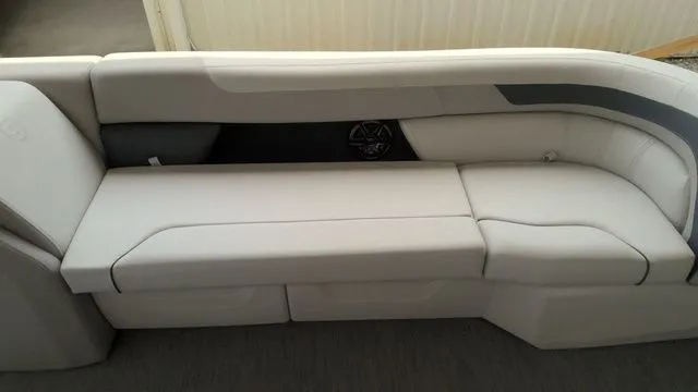 Slide: The Image of Godfrey Sweetwater 2286 SB 27" Impact Center Tube Package 2026 - 4