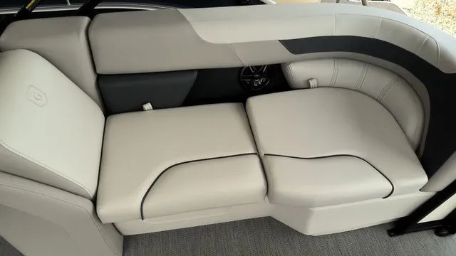 Slide: The Image of Godfrey Sweetwater 2286 SB 27" Impact Center Tube Package 2026 - 8