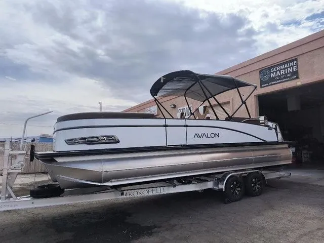 The Image of Avalon Catalina Platinum 2585 Quad Lounger Shift 2026 - 1