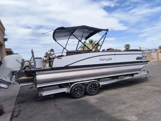 Slide: The Image of Avalon Catalina Platinum 2585 Quad Lounger Shift 2026 - 3