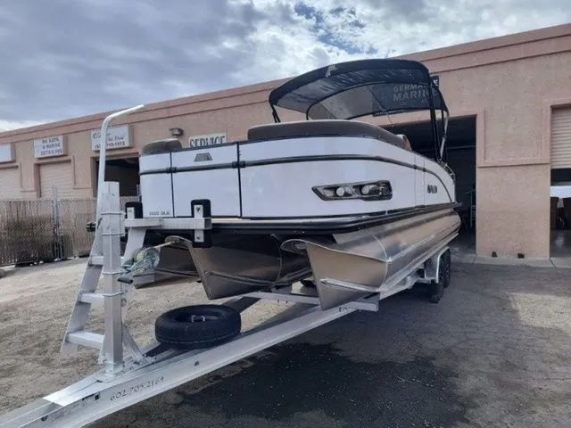 Slide: The Image of Avalon Catalina Platinum 2585 Quad Lounger Shift 2026 - 5