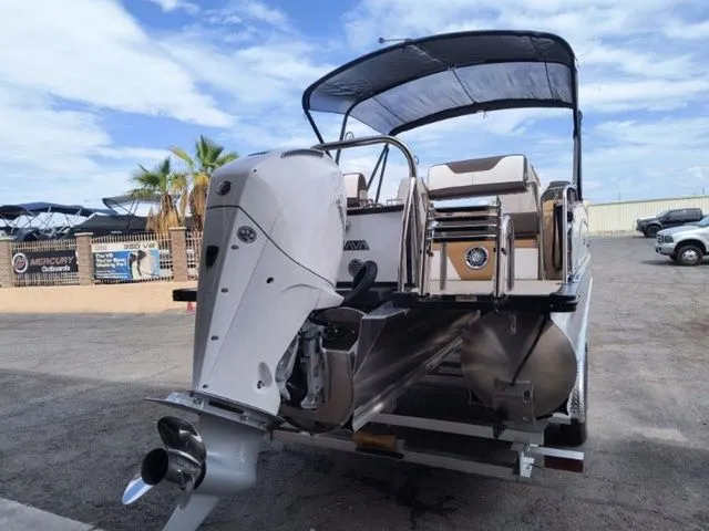 Slide: The Image of Avalon Catalina Platinum 2585 Quad Lounger Shift 2026 - 6