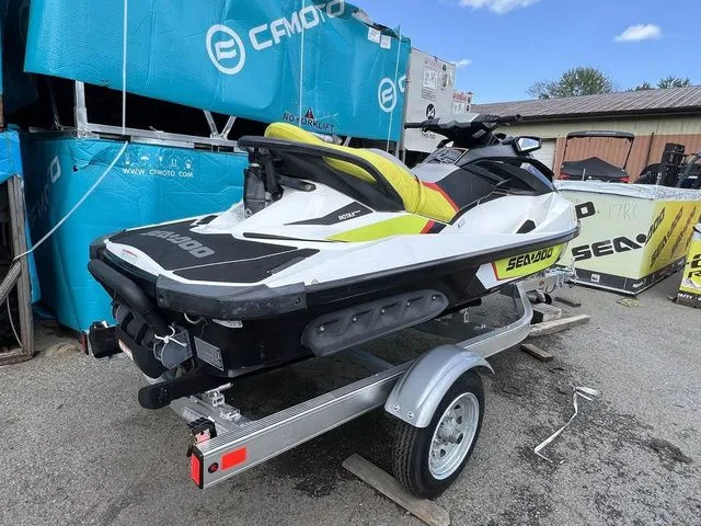 Slide: The Image of Sea-Doo Wake 2015 - 4