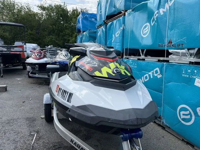 Slide: The Image of Sea-Doo Wake 2015 - 7