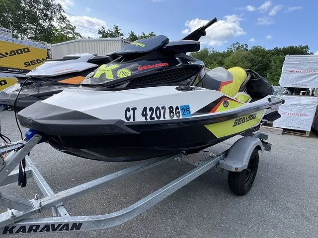 Slide: The Image of Sea-Doo Wake 2014 - 1