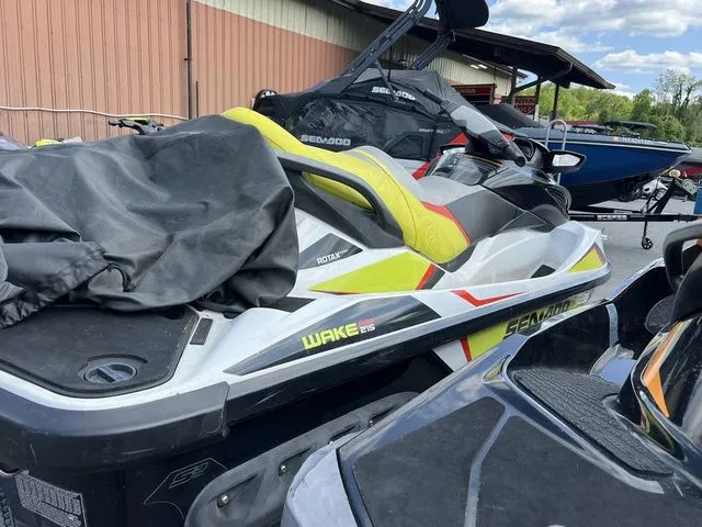 Slide: The Image of Sea-Doo Wake 2014 - 3