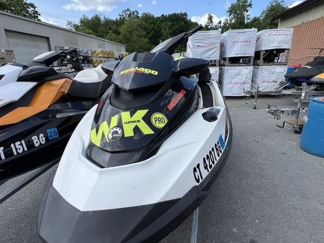 Slide: The Image of Sea-Doo Wake 2014 - 4