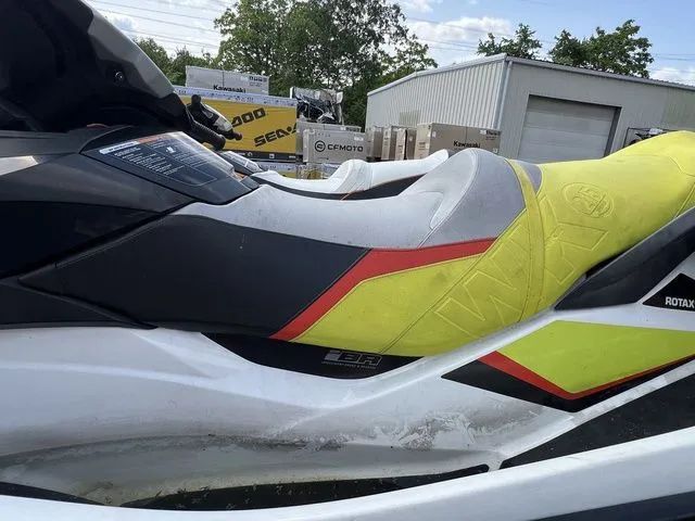 Slide: The Image of Sea-Doo Wake 2014 - 6