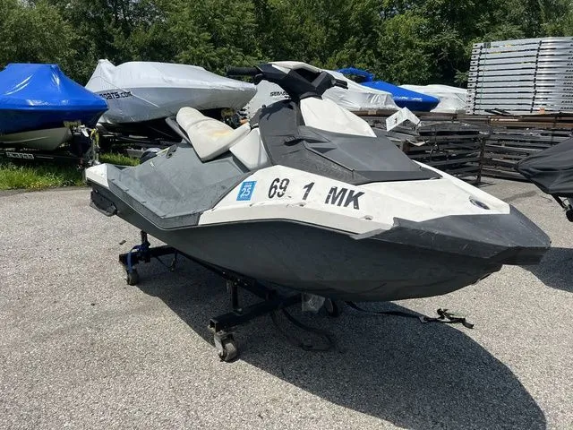 Slide: The Image of Sea-Doo Spark 2up ROTAX® 900 H.O. ACE™ iBR® 2014 - 2