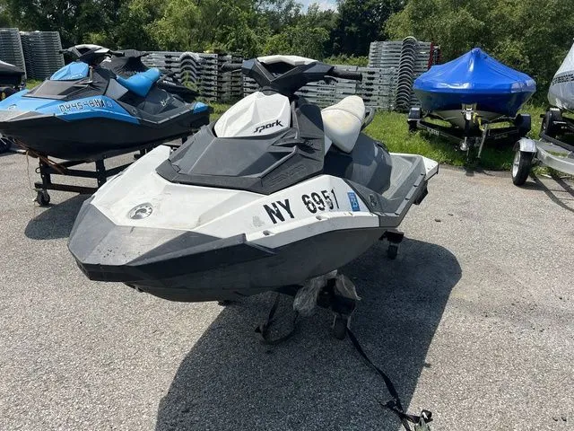 Slide: The Image of Sea-Doo Spark 2up ROTAX® 900 H.O. ACE™ iBR® 2014 - 4