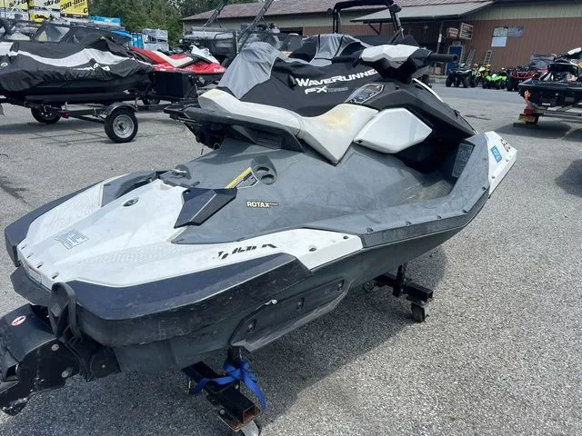 Slide: The Image of Sea-Doo Spark 2up ROTAX® 900 H.O. ACE™ iBR® 2014 - 9