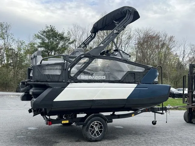 Slide: The Image of Sea-Doo Switch® Sport Compact - 170 hp 2024 - 10