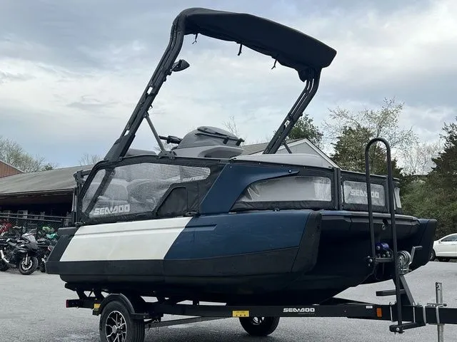 Slide: The Image of Sea-Doo Switch® Sport Compact - 170 hp 2024 - 12