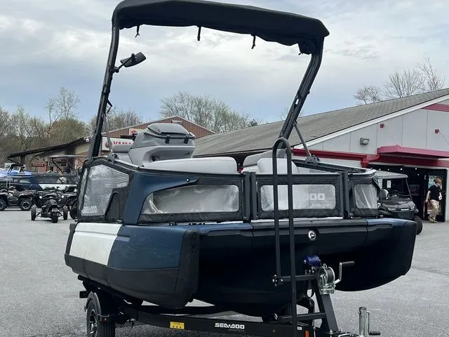 Slide: The Image of Sea-Doo Switch® Sport Compact - 170 hp 2024 - 13