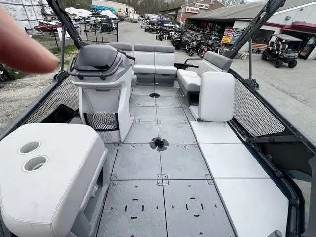 Slide: The Image of Sea-Doo Switch® Sport Compact - 170 hp 2024 - 21