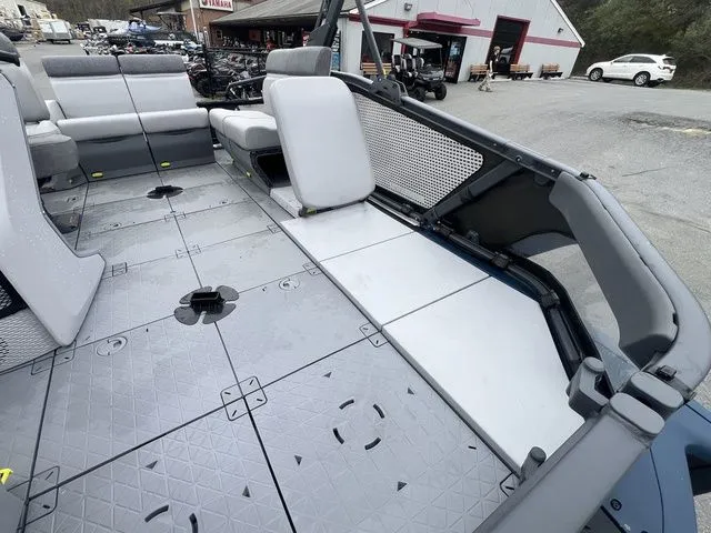 Slide: The Image of Sea-Doo Switch® Sport Compact - 170 hp 2024 - 23