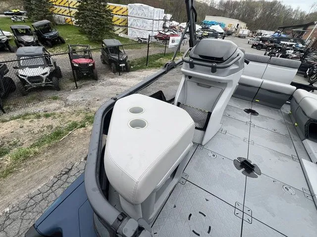 Slide: The Image of Sea-Doo Switch® Sport Compact - 170 hp 2024 - 25