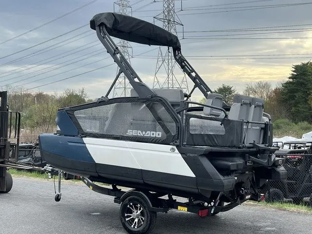 Slide: The Image of Sea-Doo Switch® Sport Compact - 170 hp 2024 - 4