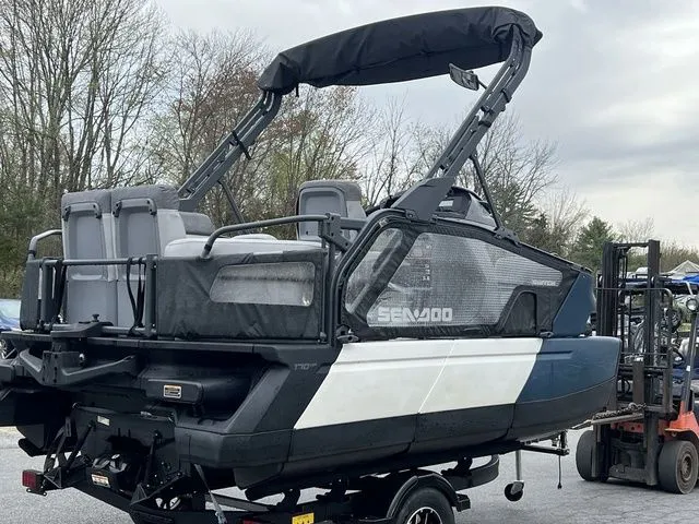 Slide: The Image of Sea-Doo Switch® Sport Compact - 170 hp 2024 - 9