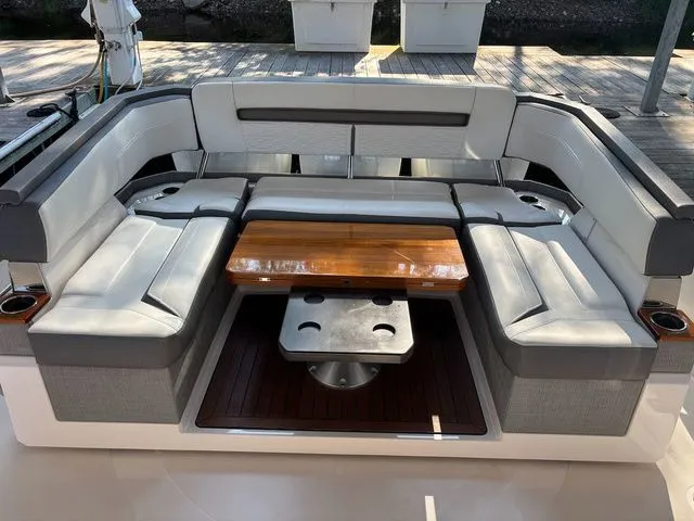 Slide: The Image of Tiara 38 LS 2019 - 10