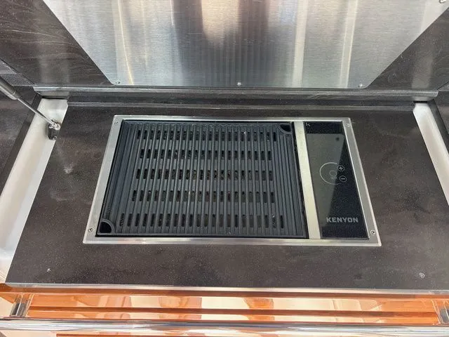 Slide: The Image of Tiara 38 LS 2019 - 11