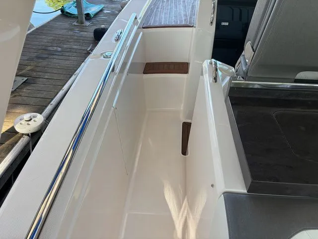 Slide: The Image of Tiara 38 LS 2019 - 13