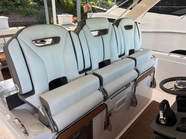 Slide: The Image of Tiara 38 LS 2019 - 15