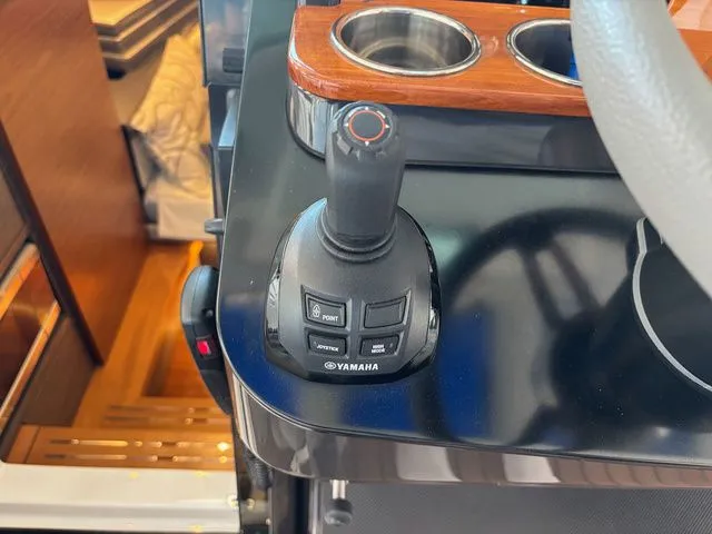 Slide: The Image of Tiara 38 LS 2019 - 19