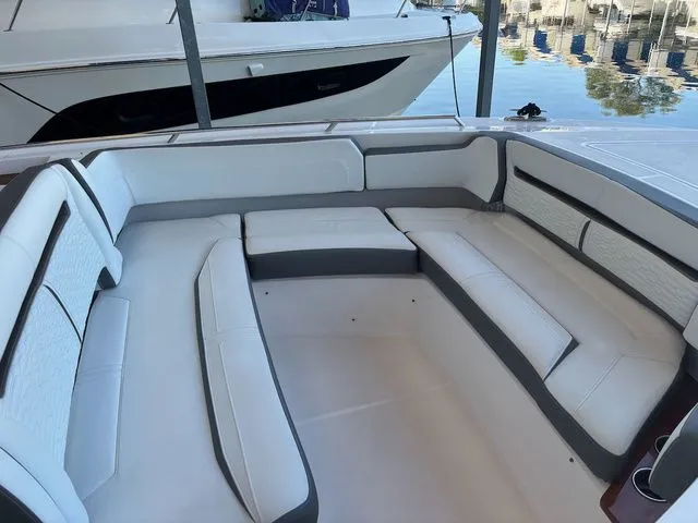 Slide: The Image of Tiara 38 LS 2019 - 21