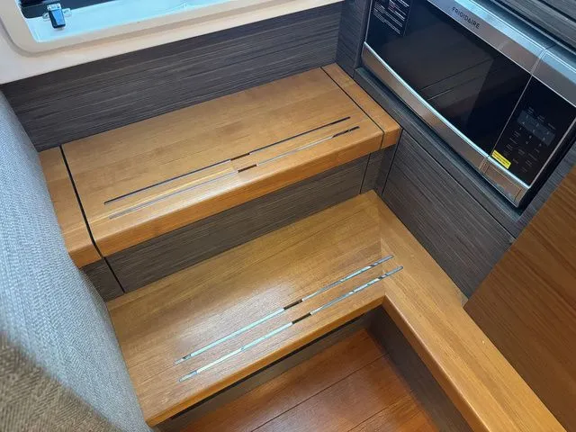 Slide: The Image of Tiara 38 LS 2019 - 27