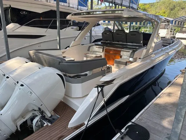 Slide: The Image of Tiara 38 LS 2019 - 7