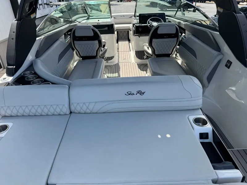 Slide: The Image of Sea Ray SLX 260 Surf 2024 - 10